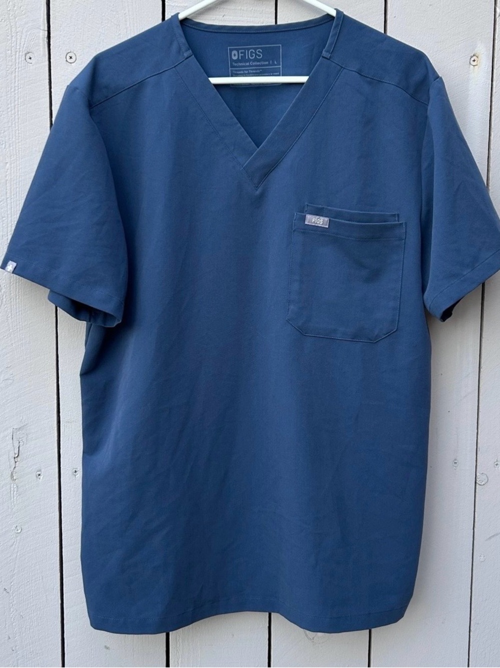 Figs Men's - Large - Dark Harbor Blue - Leon Three-Pocket Scrub Top